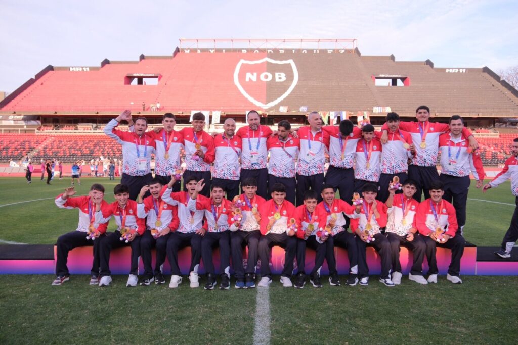 Alcaraz advierte a campeones Sub20: no conformarse con el oro