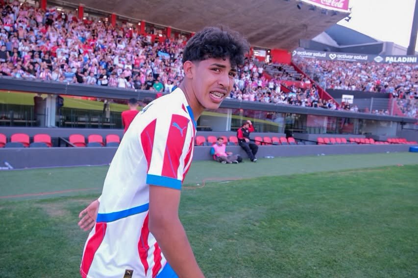 Alfaro convoca debutantes para microciclo de la Albirroja
