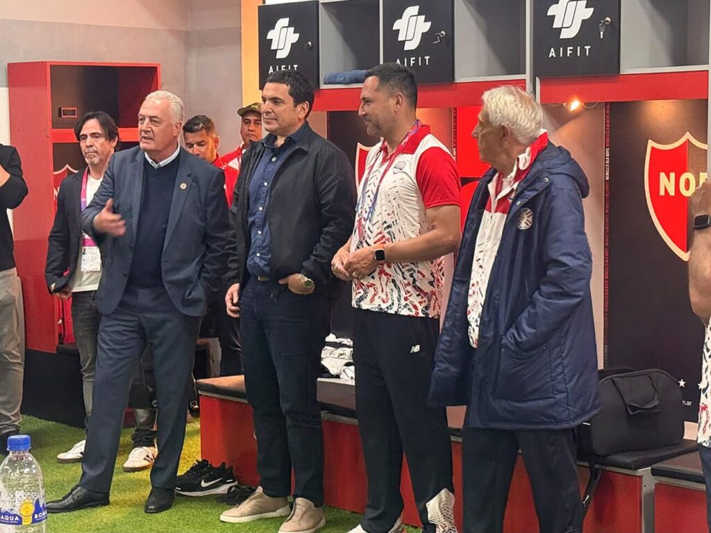Alfaro observa a la Sub 20: consejo sabio para el futuro de La Albirroja