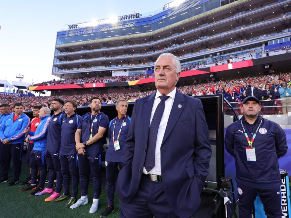 Alfaro prepara cambios tácticos para el duelo decisivo contra Australia