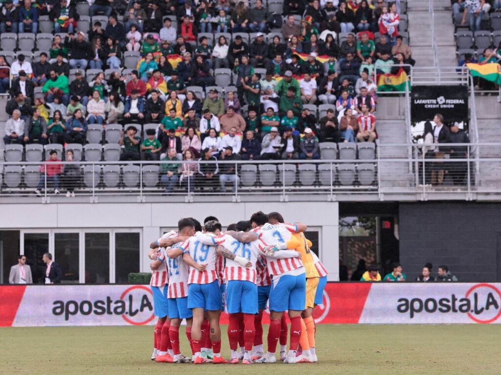 Alfaro prepara cuatro cambios en Paraguay para enfrentar a Colombia