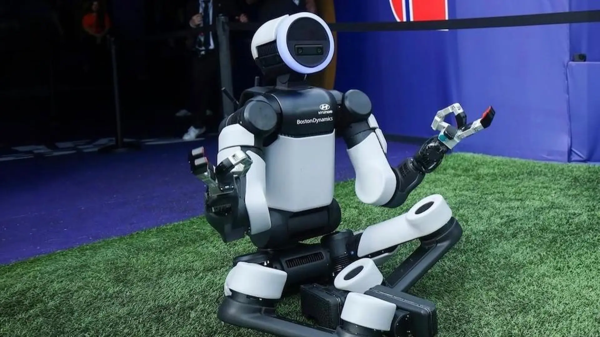 Atlas, el robot de Hyundai, sorprende en Qatar con celebraciones de crack