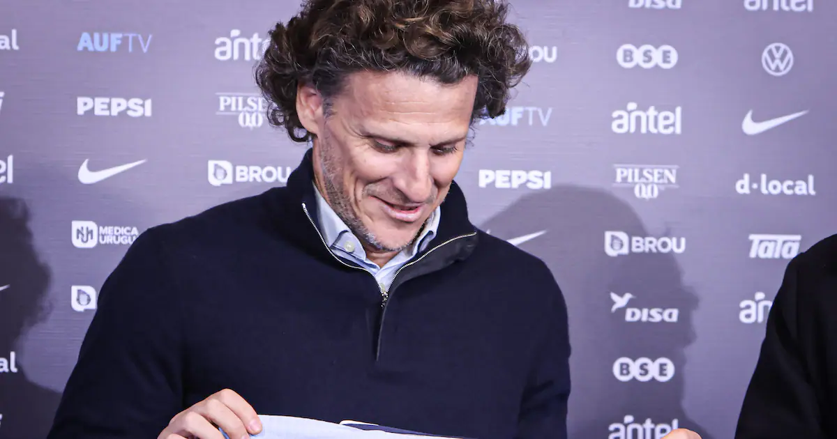 Forlán no cierra la puerta a Suárez para las Eliminatorias del 2026