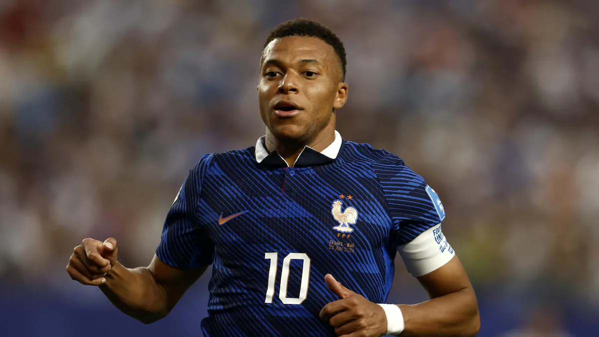 Gobierno de Paraguay rechaza comentarios racistas contra Mbappé