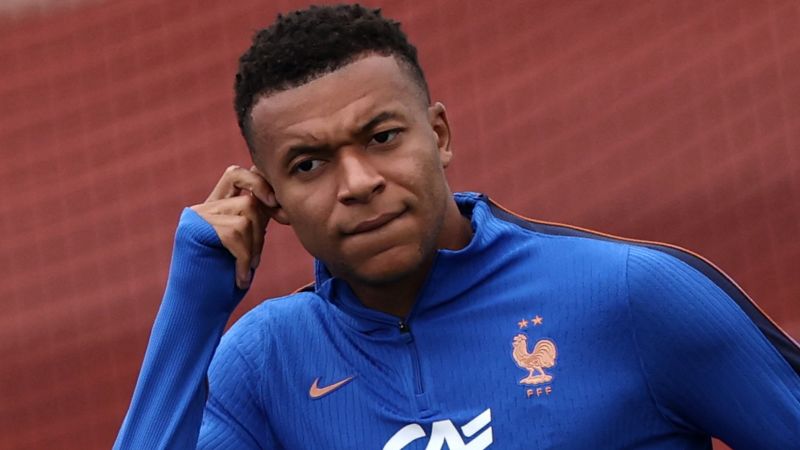 Mbappé responde con dureza a senadora paraguaya tras eliminación en octavos