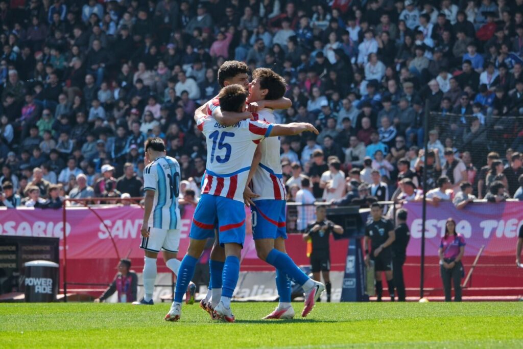 Olimpia celebra a sus canteranos tras triunfo de Paraguay ante Argentina