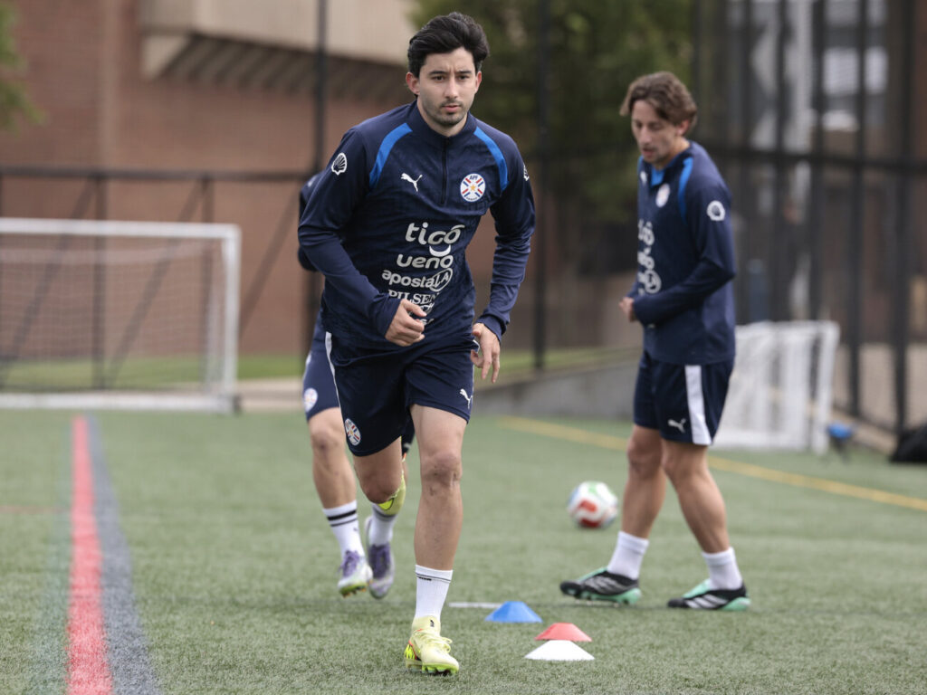 Villasanti regresa a La Albirroja tras recuperarse de lesión de rodilla